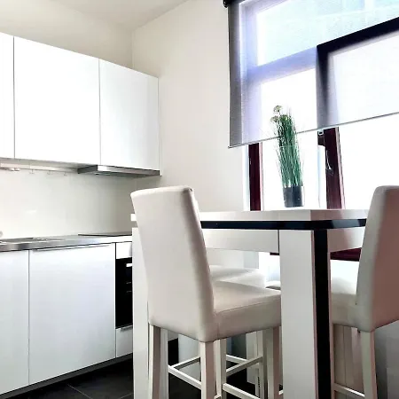 아파트 Chic Urban Heart Of The With Balcony 브뤼셀