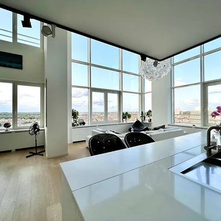 Penthouse With Stunning View Over 220 M2 Panzió *