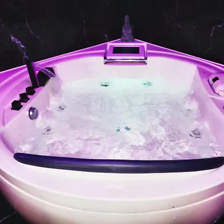 Villa & Wellness Area Jacuzzi Sauna Massage Table *
