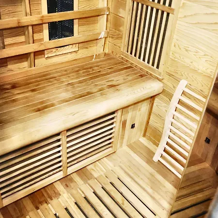 Villa & Wellness Area Jacuzzi Sauna Massage Table *