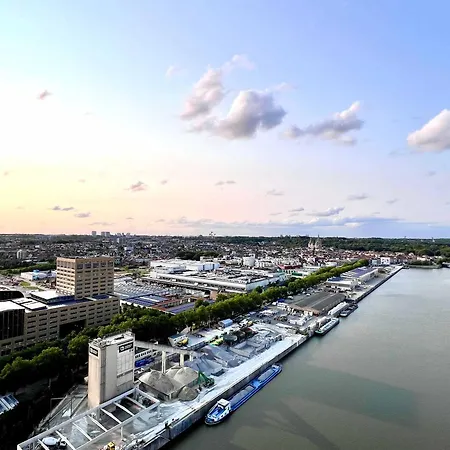 Penthouse With Stunning View Over 220 M2 Panzió *