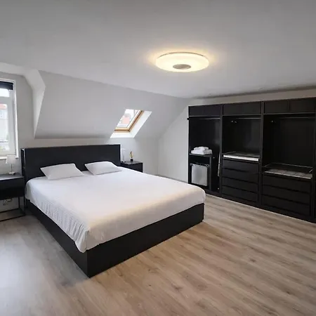 Luxury Triplex Stylish 2br In *