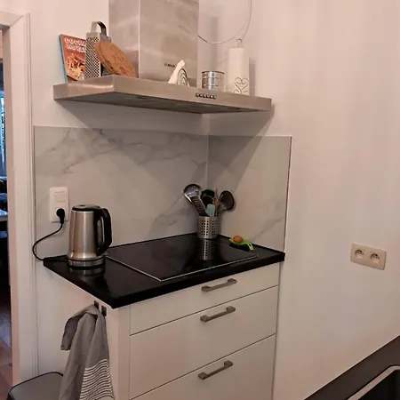 דירה Charming With Private Garden