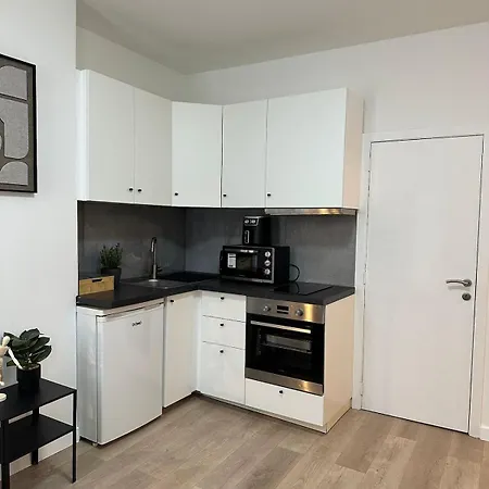 Modern For 4 Near Center Bryssel