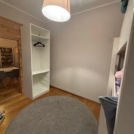 דירה Charming With Private Garden