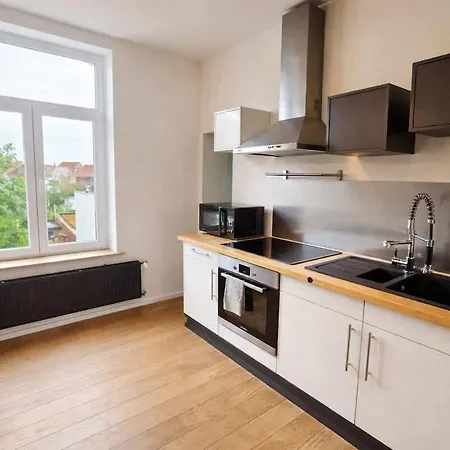 Luxury Triplex Stylish 2br In *