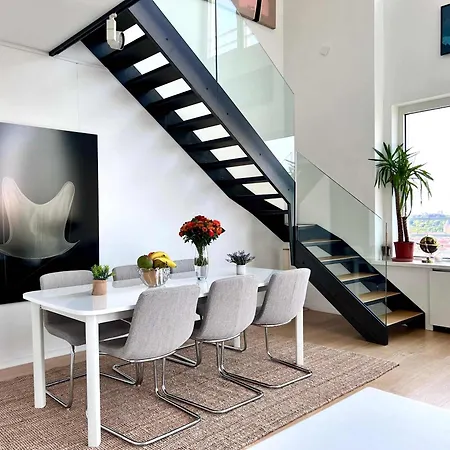 Skyline Retreat Penthouse In 220m Of Elegance Lägenhet *