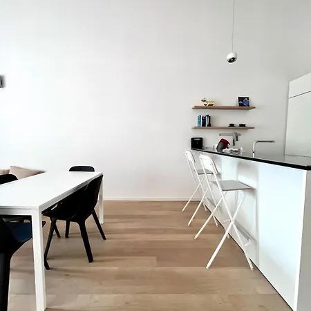 Bright Comfortable Loft In For 4 Lägenhet
