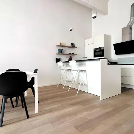 Bright Comfortable Loft In For 4