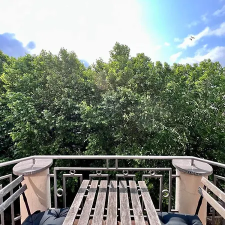 Chic Urban Heart Of The With Balcony 아파트 브뤼셀