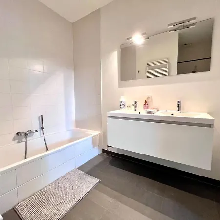 Bright Comfortable Loft In For 4 브뤼셀