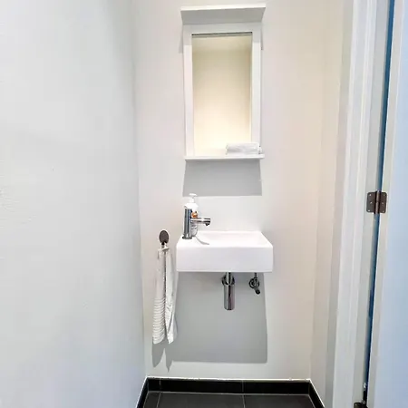 Bright Comfortable Loft In For 4 아파트