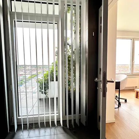 Skyline Retreat Penthouse In 220m Of Elegance Lägenhet