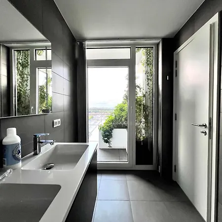 Skyline Retreat Penthouse In 220m Of Elegance Lägenhet *