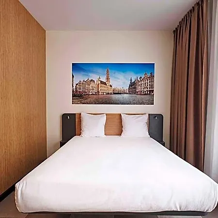 Easyhotel Centre 3*