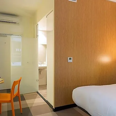 Easyhotel Centre 3*