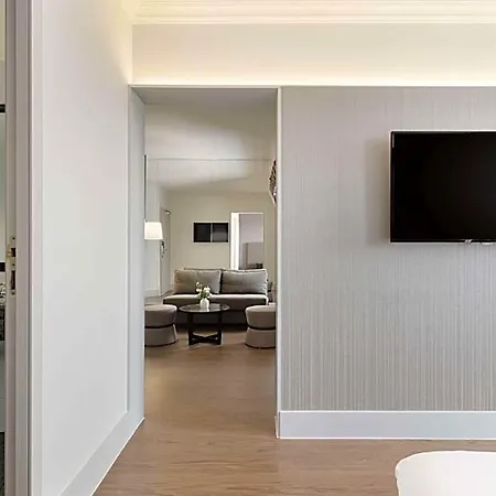 Nh Carrefour De L'europe Hotel 4*