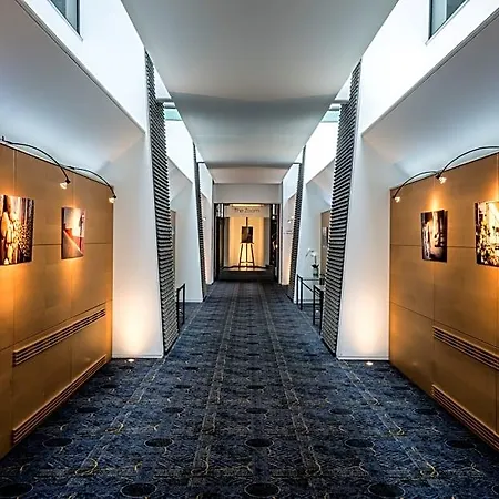 Отель Nh Eu Berlaymont 4*