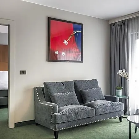 Отель Nh Eu Berlaymont 4*