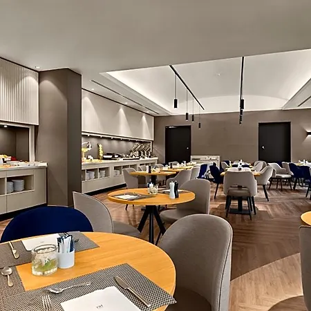 Отель Nh Eu Berlaymont 4*