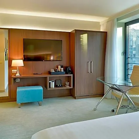 Courtyard By Marriott Eu Hotel