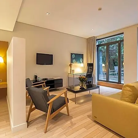 B-aparthotel Grand Place