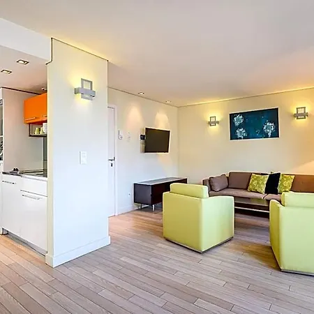 B-aparthotel Grand Place 4*