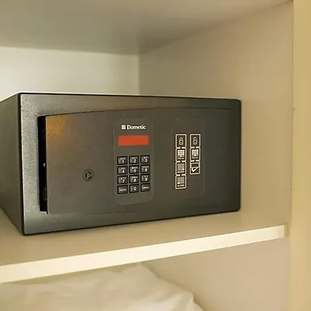B-aparthotel Grand Place Apart-hotel 4*