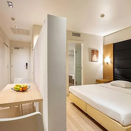 B-aparthotel Grand Place 4*