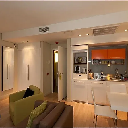 Apart-hotel B-aparthotel Grand Place 4*