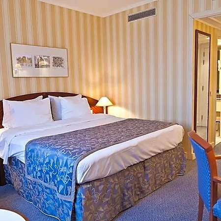 Le Chatelain Hotell 5*