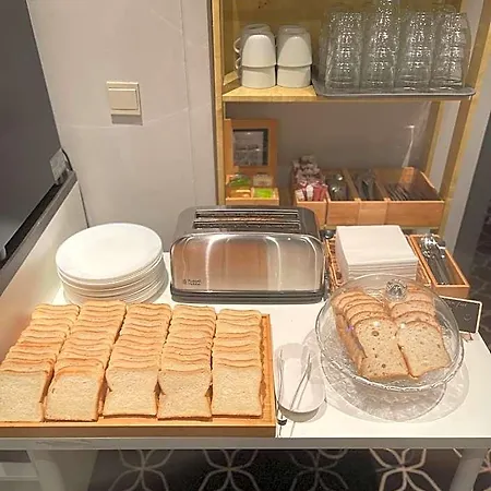 Ξενοδοχείο Safestay Grand Place 3*