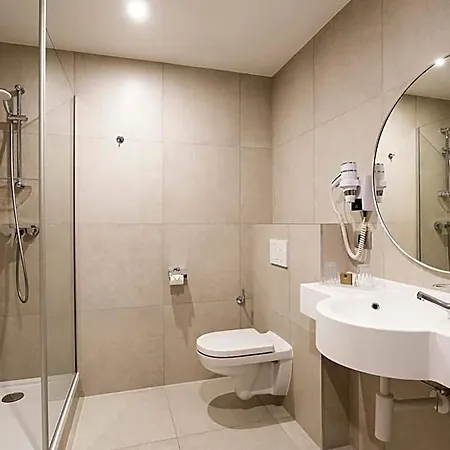 Hotel Aris Grand Place 3*