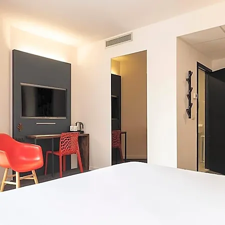 Aris Grand Place Hotel