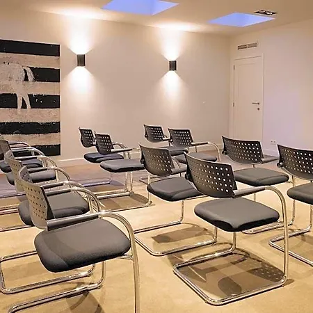 Pillows Centre 4*