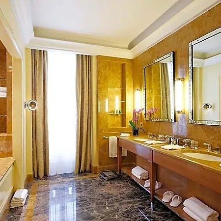 Le Plaza Hotell 5*