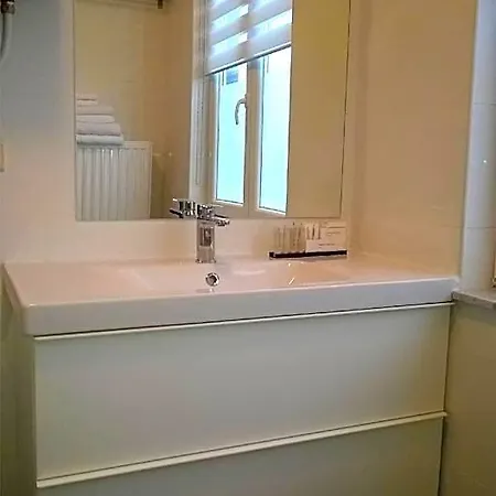 Bijna Wit, Nabij Trein, Metro Reg.nr 330162-412 4* Brüksel