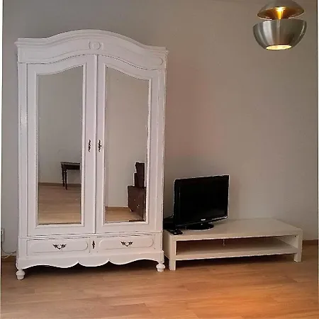 Bijna Wit, Nabij Trein, Metro Reg.nr 330162-412 Otel Brüksel
