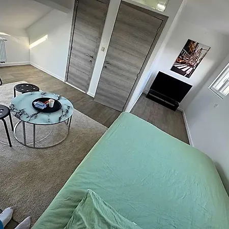 فندق Qozyroom