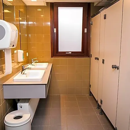 Bruegel Hostel *