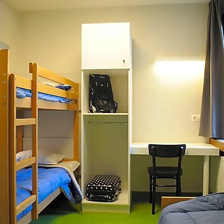 Bruegel Hostel *