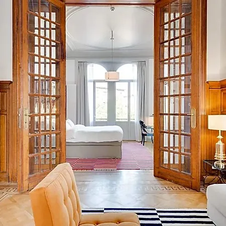 Apartahotel Newton Boutique Residences - Eu Area 4*