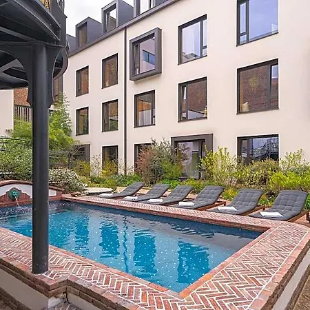 Latroupe Jardin Secret Otel