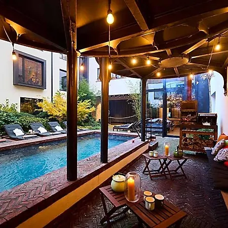 Latroupe Jardin Secret Otel