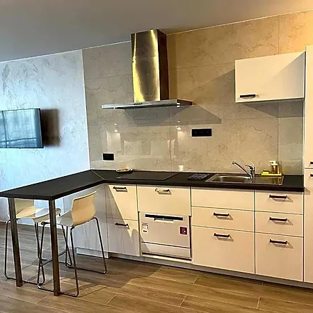 B-aparthotel Montgomery 4*