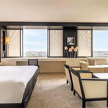 Hotel The 4*
