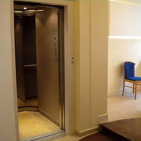 Queen Mary Hotel 3*