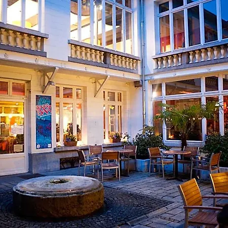 Hi Jacques Brel Auberge de jeunesse *