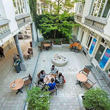 Hi Jacques Brel Auberge de jeunesse *