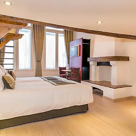 Agora Grand Place Hotel